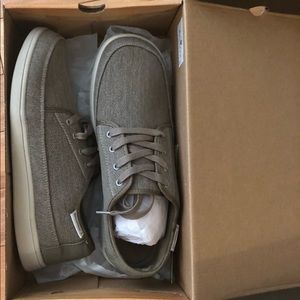 NIB Bearpaw tan Men’s Bentley Sneaker size 11